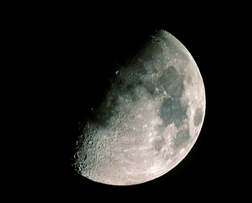 GibbousMoon3(400).jpg (22430 bytes)